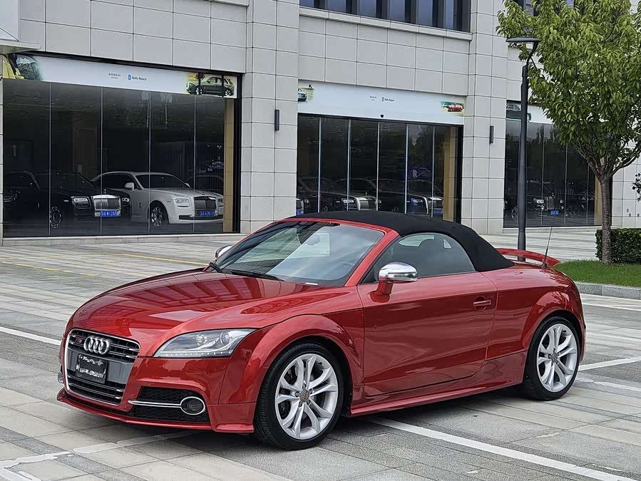 Audi TTS 2015 car image #9