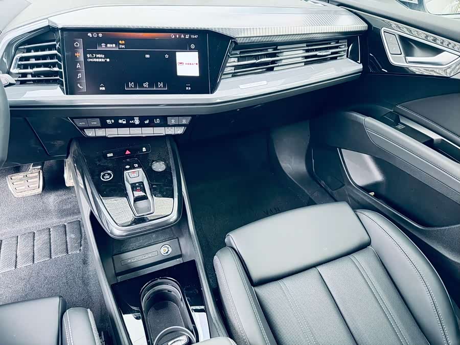 Audi Q4 e-tron 2024 immagine di auto #9