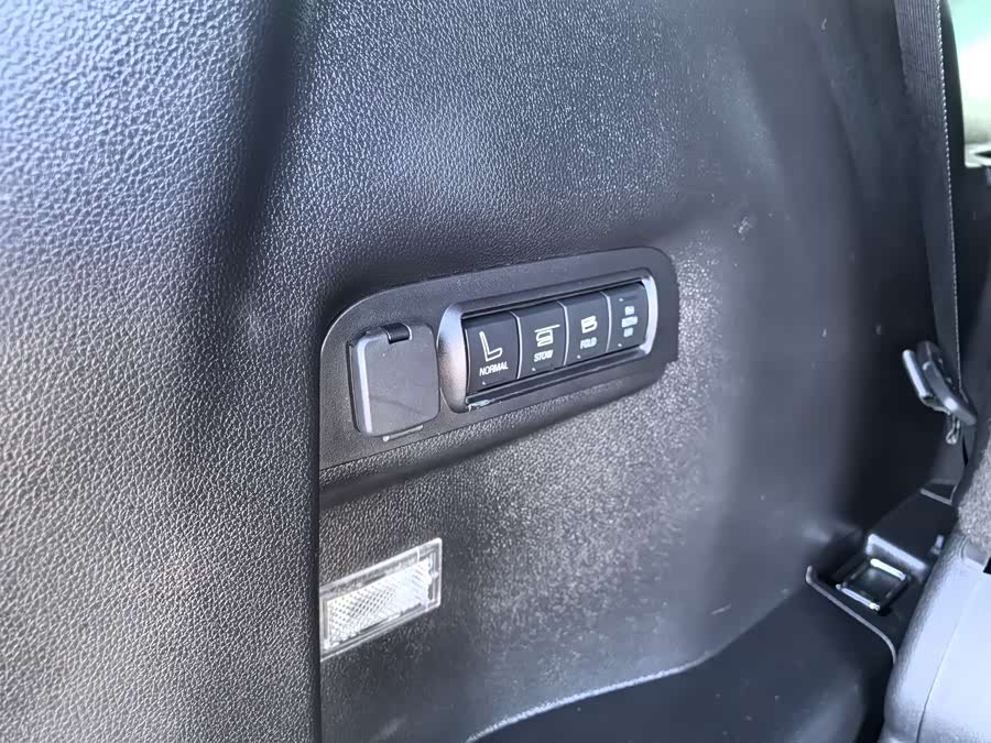 Ford Explorer (Imported) 2015 car image #9