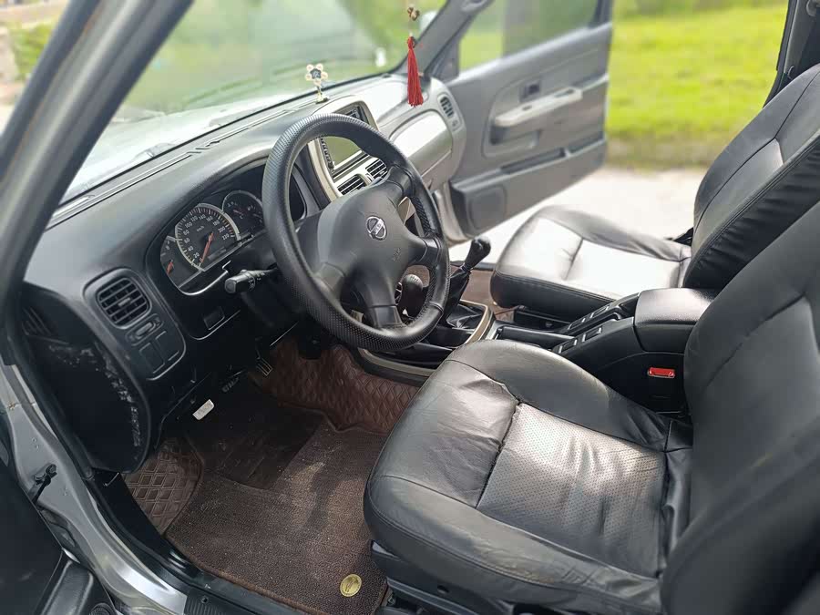 日产 日产帕拉丁 2010 汽车图片 #9