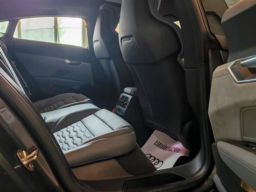 Audi e-tron GT 2024 صورة سيارة #9