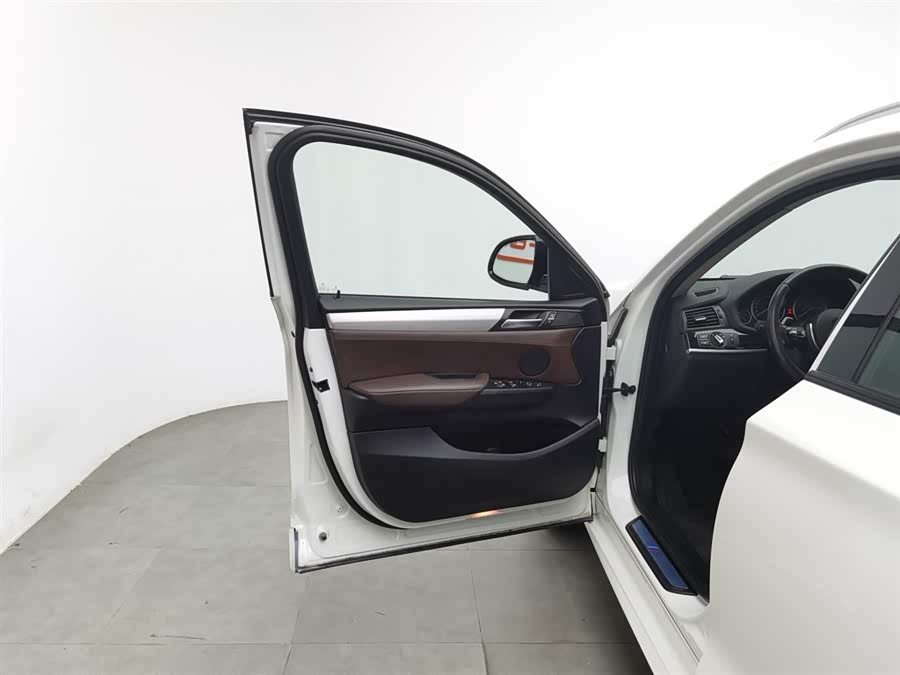 BMW X4 2017 car image #9