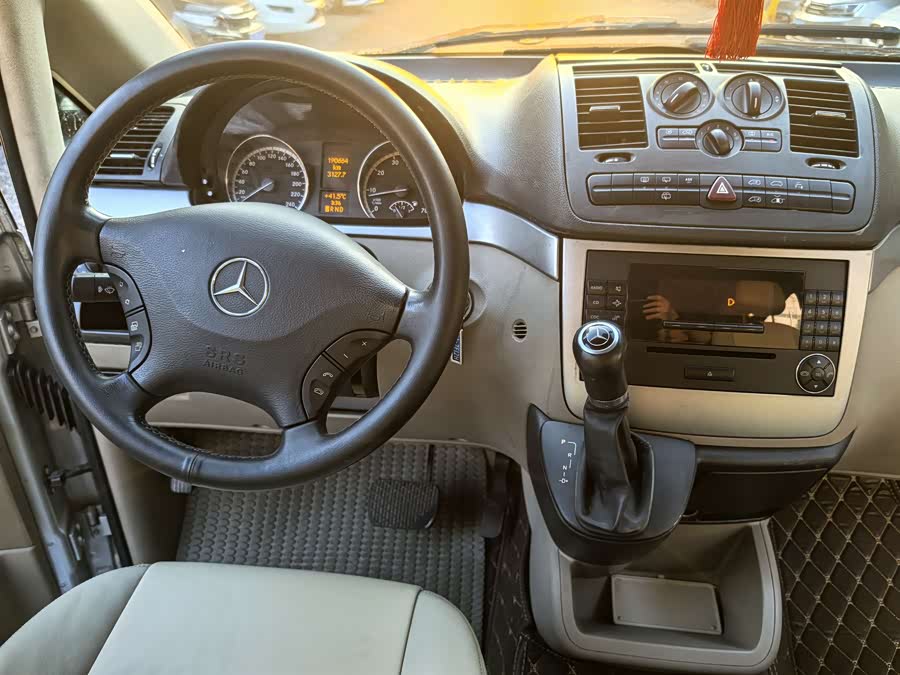 奔驰 唯雅诺 2011 汽车图片 #9