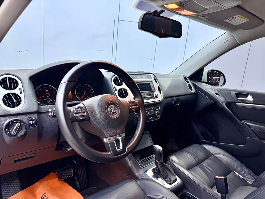 Volkswagen Tiguan 2015 car image #9