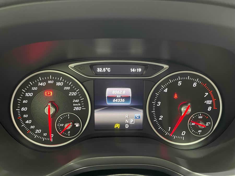 Mercedes-Benz B Class 2016 immagine di auto #9