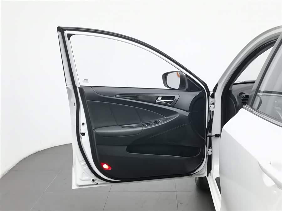 Changan Eado XT 2015 изображение автомобиля #9