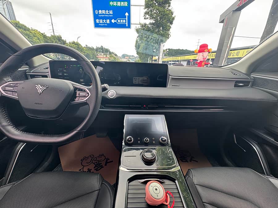 哪吒汽车 哪吒U 2022 汽车图片 #9