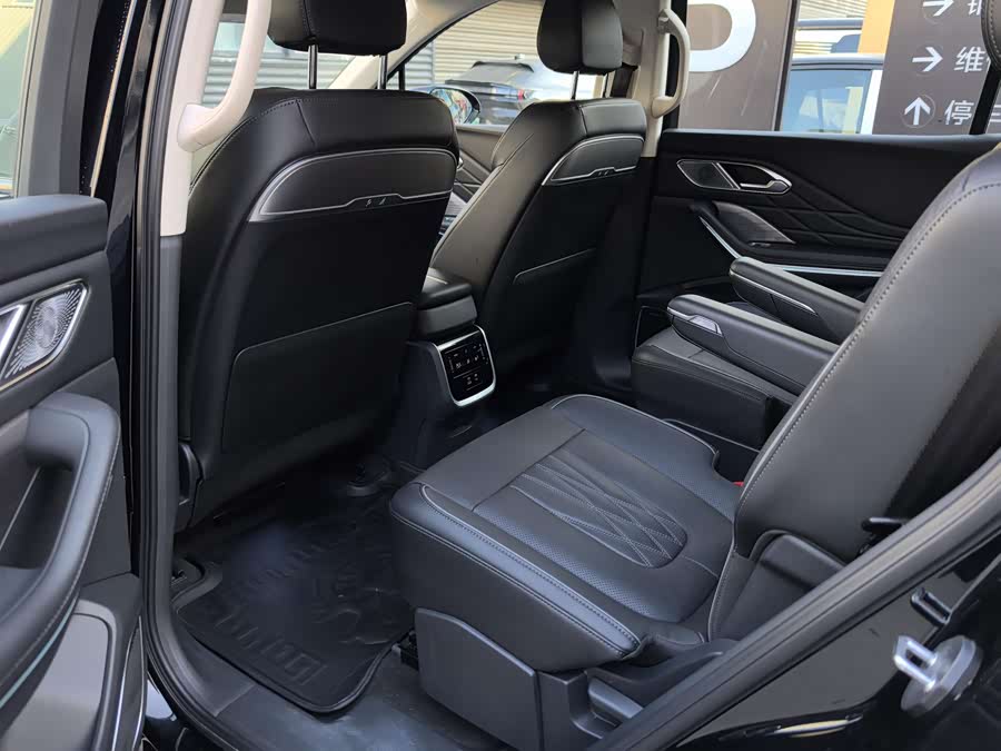 HongQi HS7 PHEV 2024 car image #9