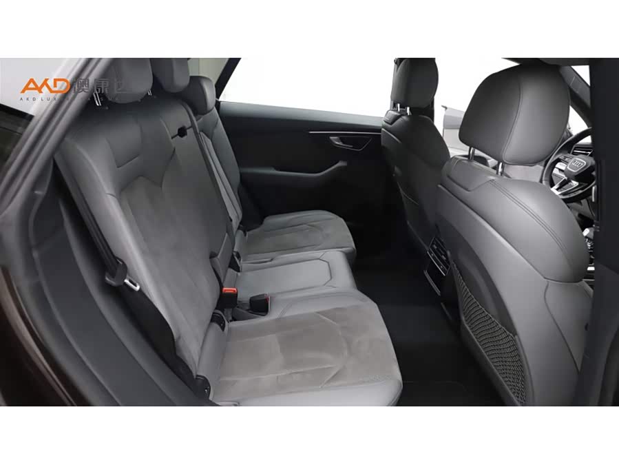 Audi Q8 2021 car image #9