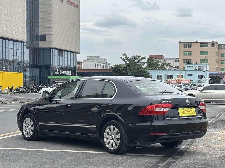 Skoda Superb 2013 car image #9