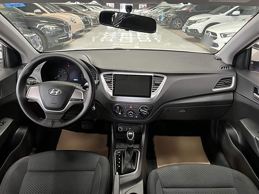 Hyundai Verna RV 2017 immagine di auto #9