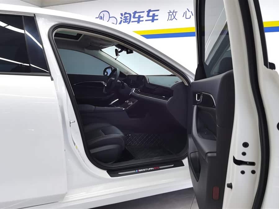 2023 car image #9
