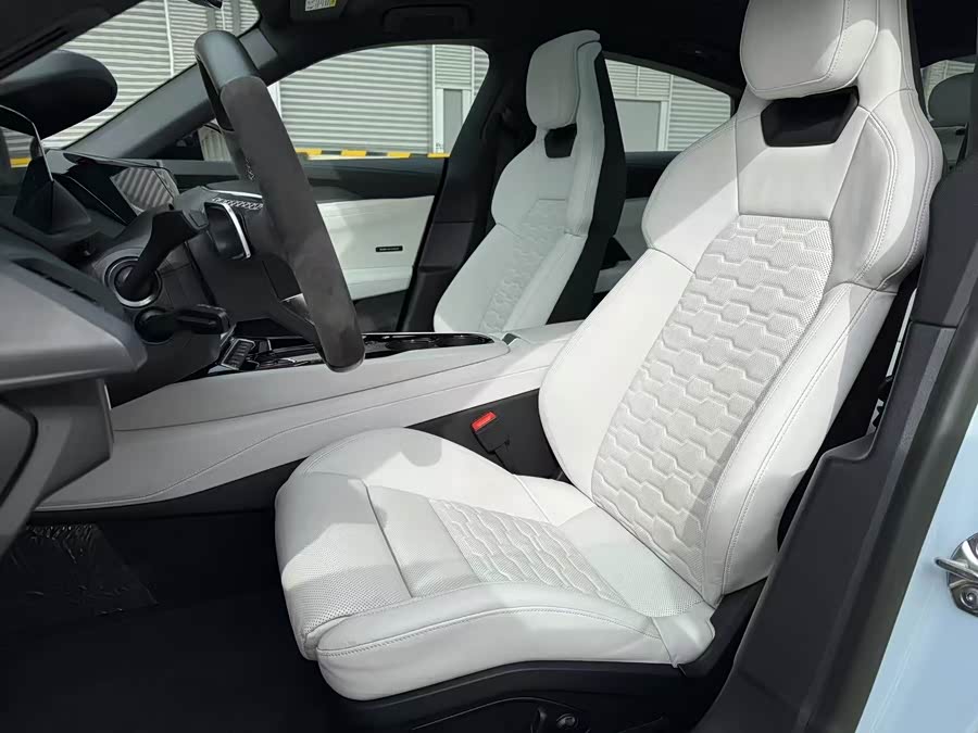 Audi e-tron GT 2024 صورة سيارة #9