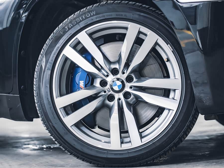 BMW X6 M 2013 car image #9