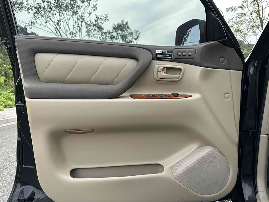 丰田 兰德酷路泽 2006 汽车图片 #9