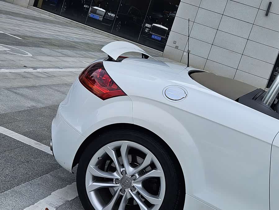 Audi TTS 2012 car image #9