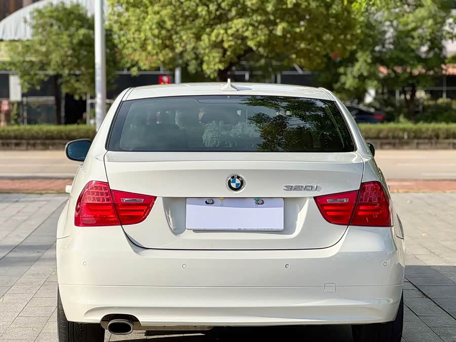 BMW 3 Series (Imported) 2010 car image #9