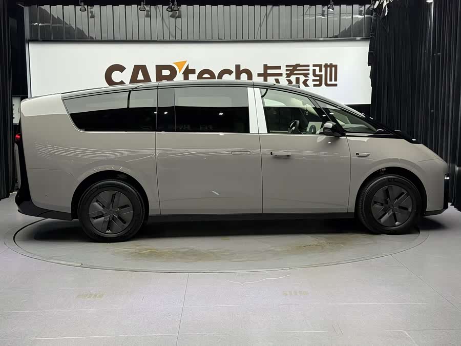 理想汽车 理想MEGA 2024 汽车图片 #9