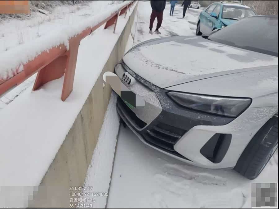 Audi e-tron GT 2024 car image #9