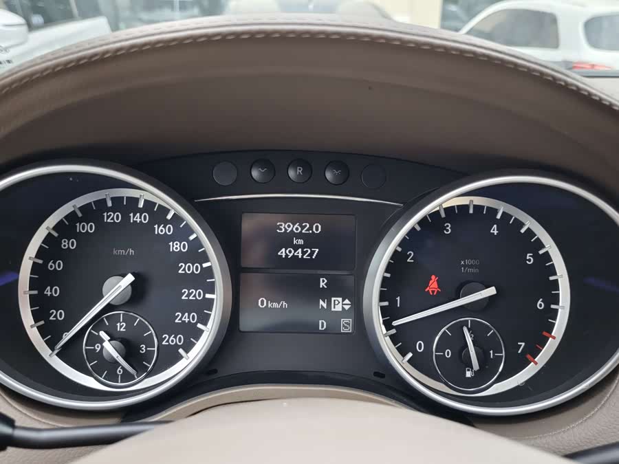 Mercedes-Benz GL Class 2011 car image #9