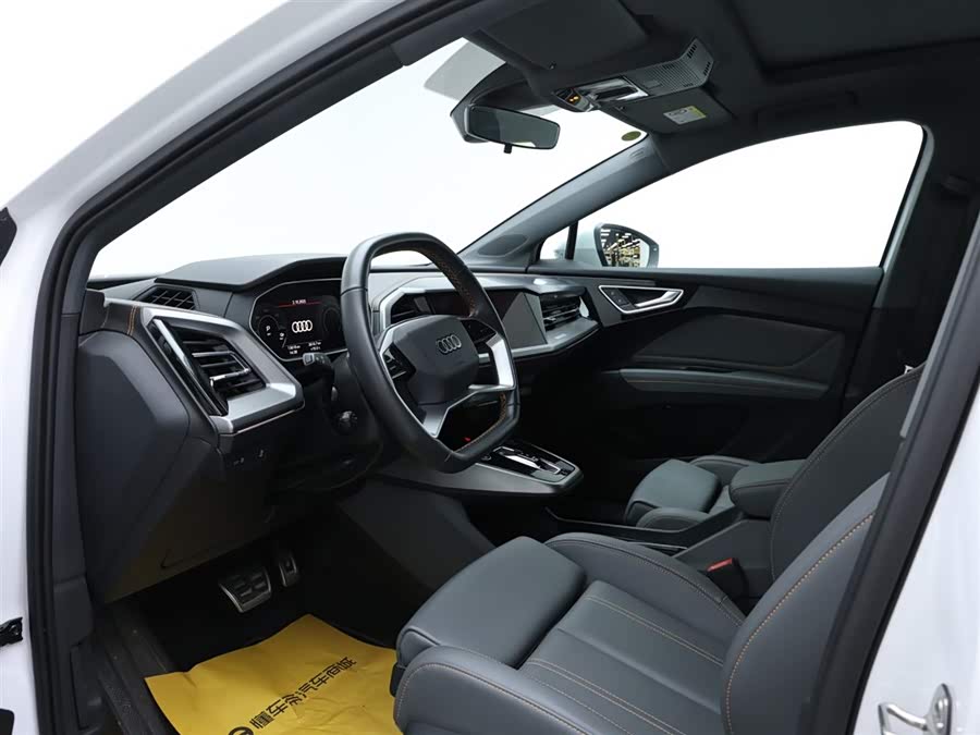 Audi Q4 e-tron 2024 immagine di auto #9