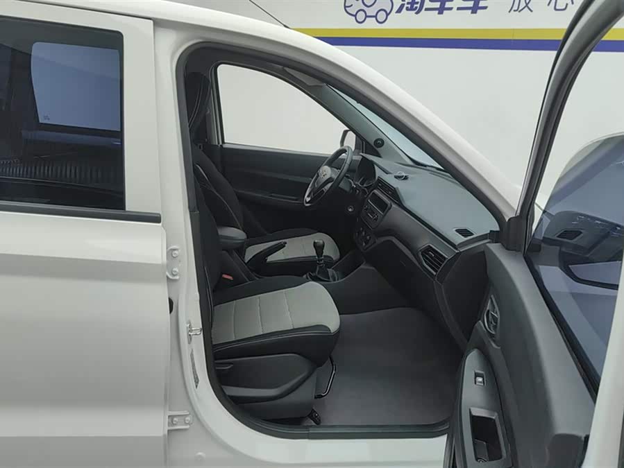 五菱汽车 五菱宏光 2025 #9 五菱汽车 五菱宏光 2025 汽车图片 #9