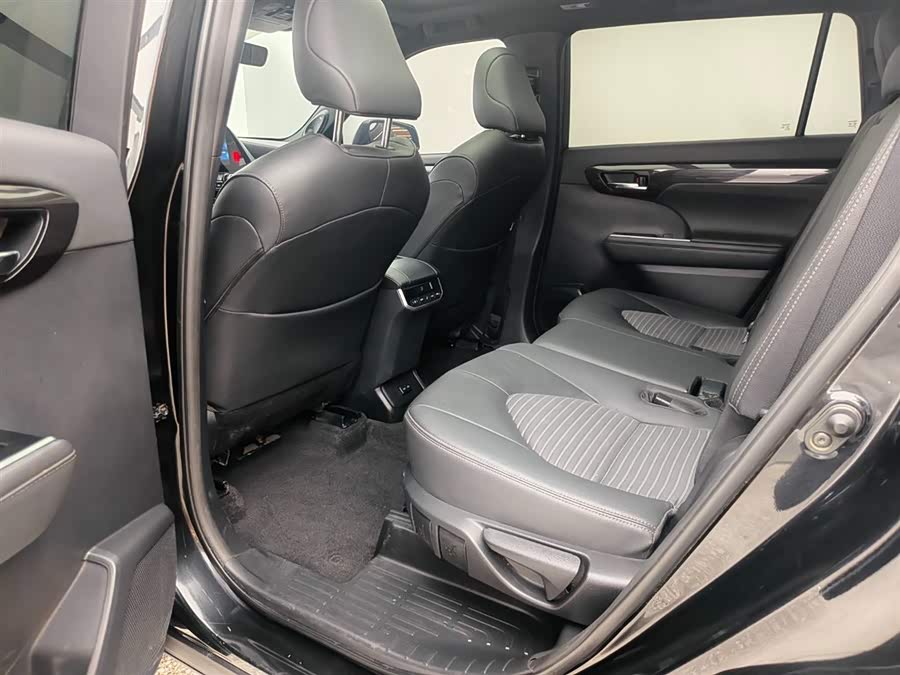 Toyota Crown Kluger 2023 car image #9