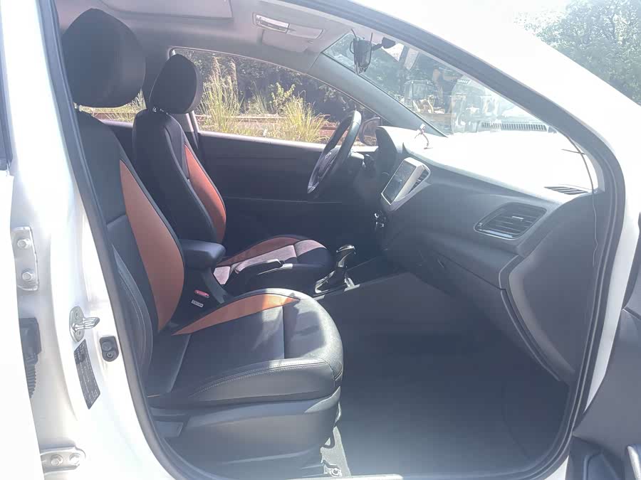 Hyundai Verna RV 2017 car image #9