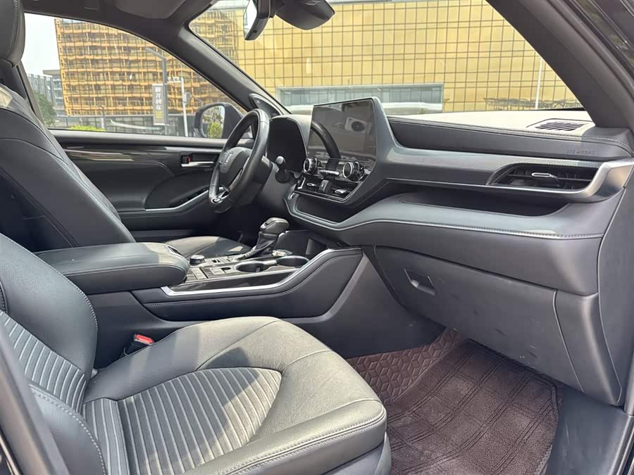 Toyota Crown Kluger 2023 immagine di auto #9