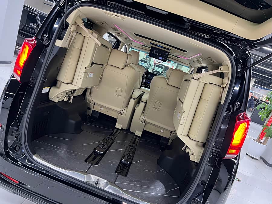 Toyota Alphard 2020 car image #9