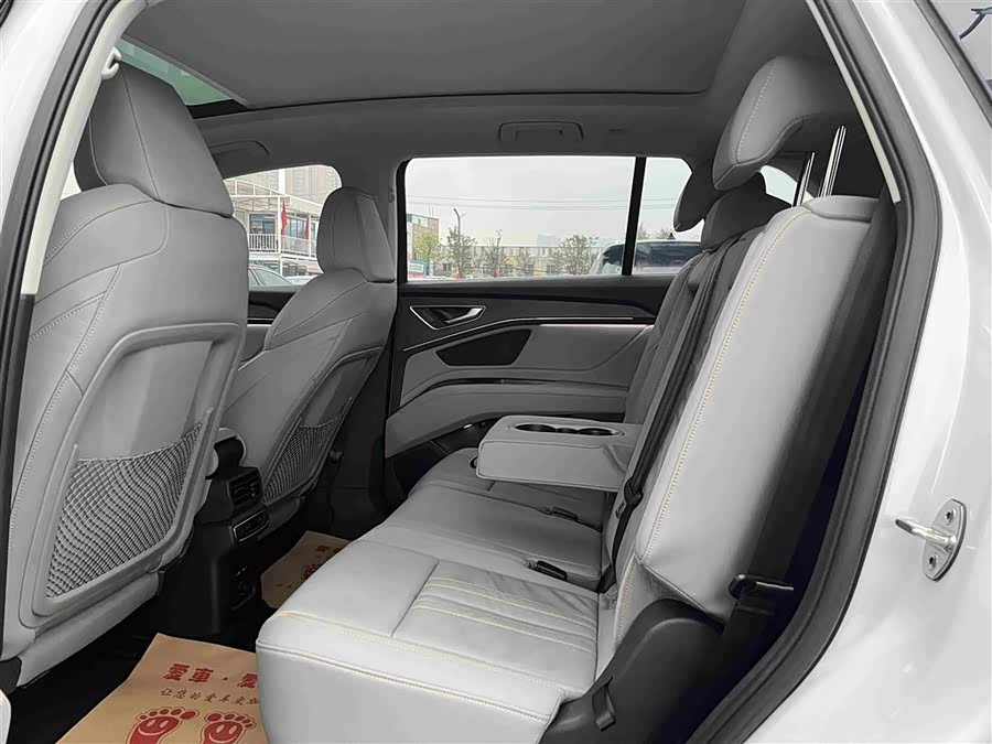 Audi Q5 e-tron 2023 #9 Audi Q5 e-tron 2023 صورة سيارة #9