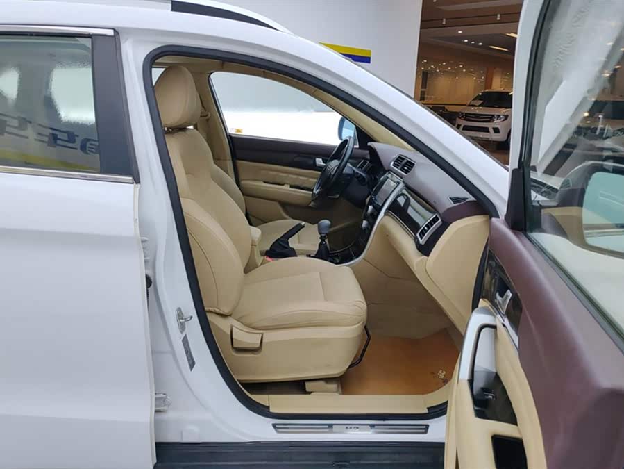 Haval H2 2014 #9 Haval H2 2014 car image #9