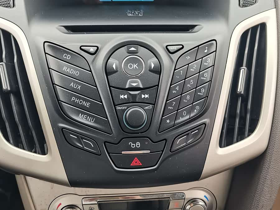 Ford Focus 2013 car image #9