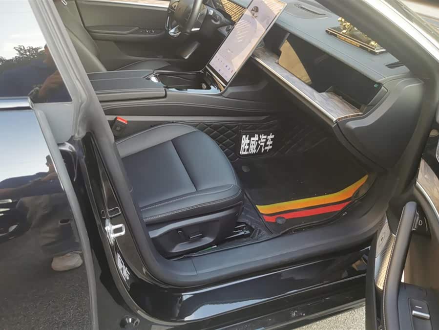 哪吒汽车 哪吒S 2023 汽车图片 #9