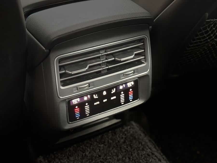 Audi Q8 2020 car image #9