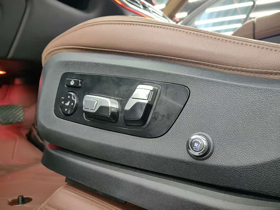 BMW X7 2020 immagine di auto #9