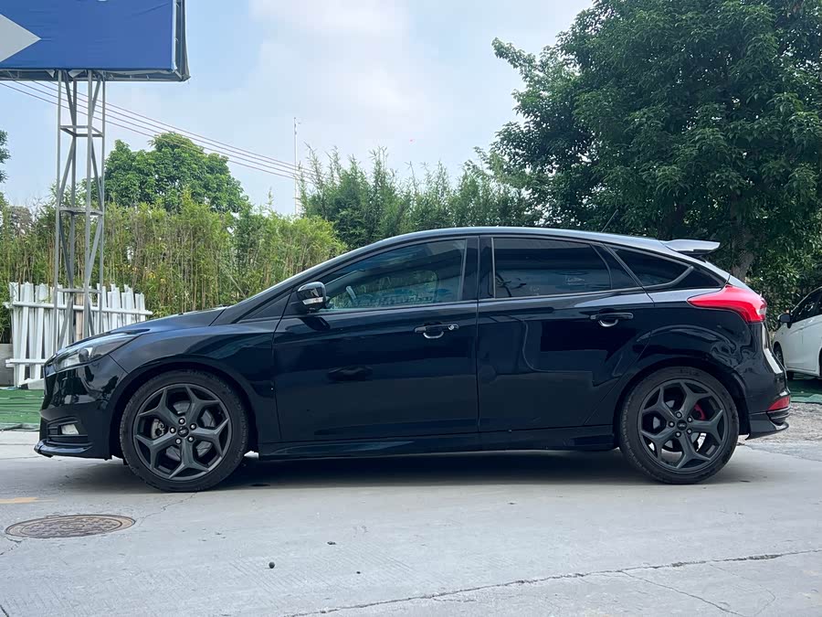 Ford Focus (Imported) 2018 صورة سيارة #9