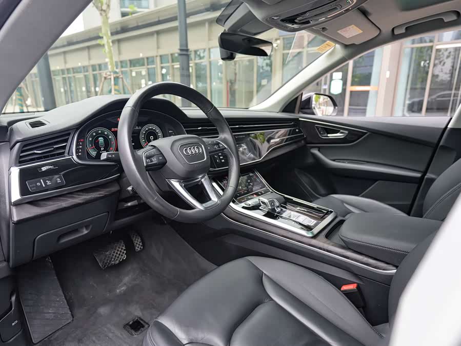 Audi Q8 2021 car image #9