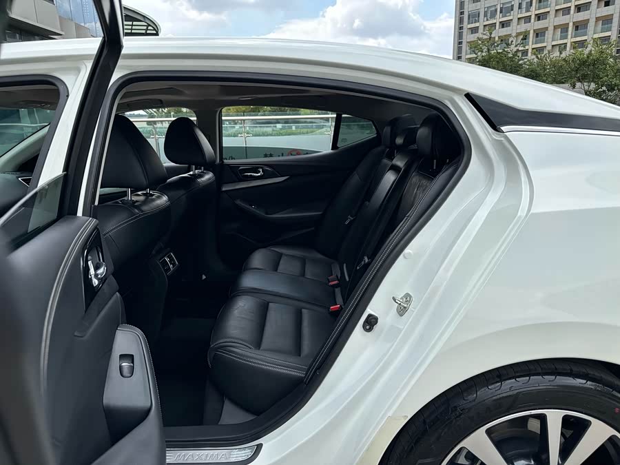 Nissan Maxima 2018 imagen de coche #9