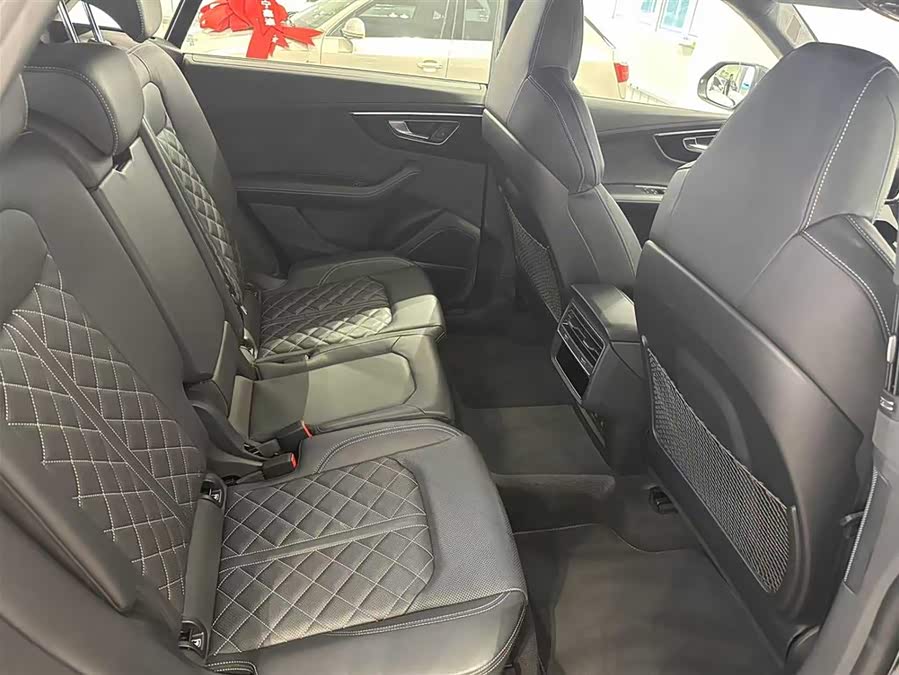 Audi Q8 2024 car image #9