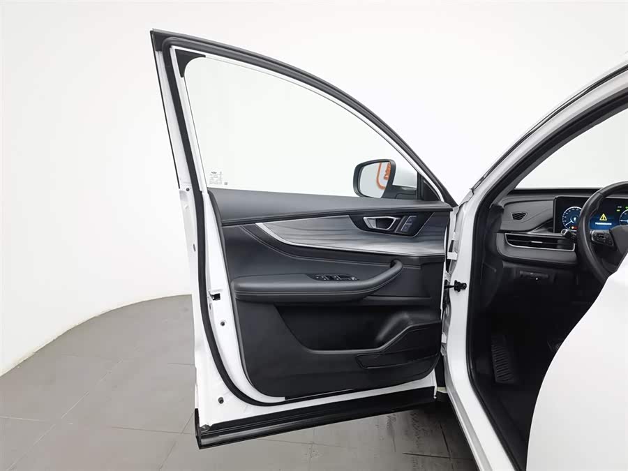 Chery Tiggo 8 Plus e+ 2022 car image #9