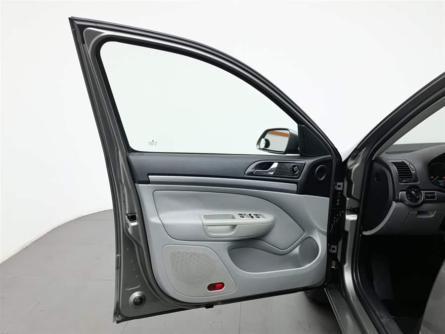 Skoda Octavia 2010 car image #9