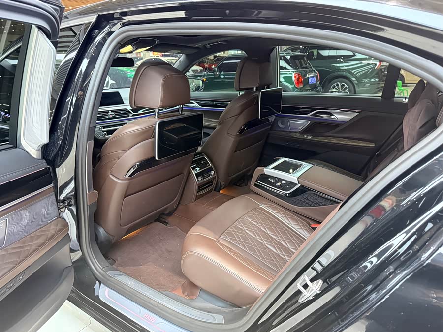 BMW 7 Series 2022 car image #9