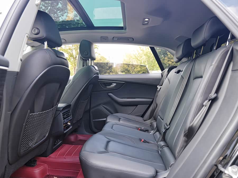 Audi Q8 2022 car image #9