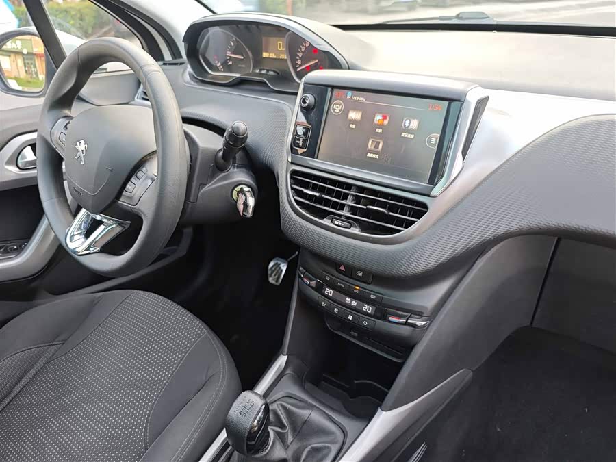Peugeot 2008 2014 image de voiture #9