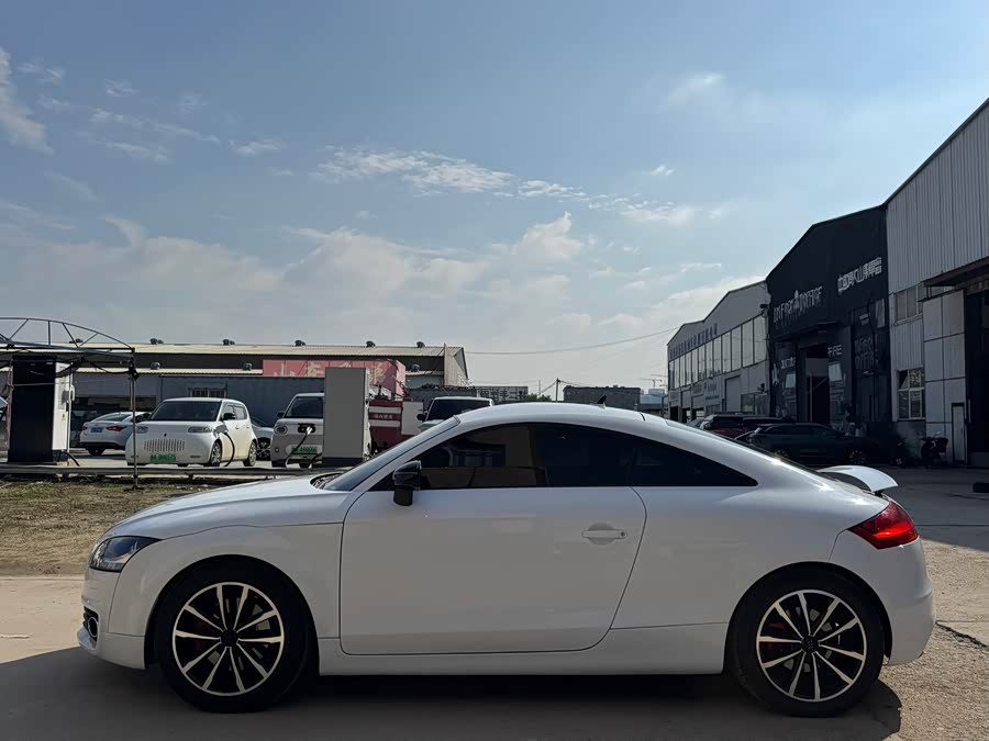 Audi TT 2013 car image #9