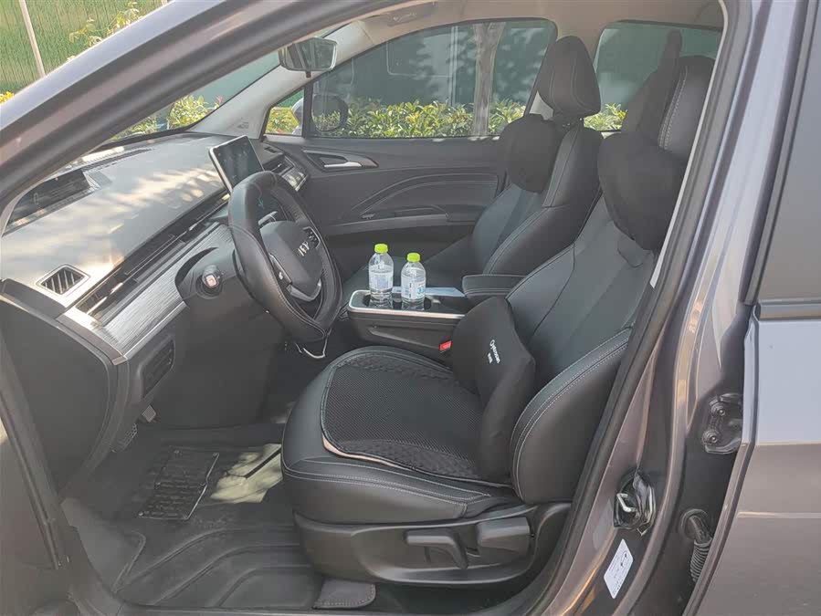 哪吒汽车 哪吒AYA 2024 汽车图片 #9