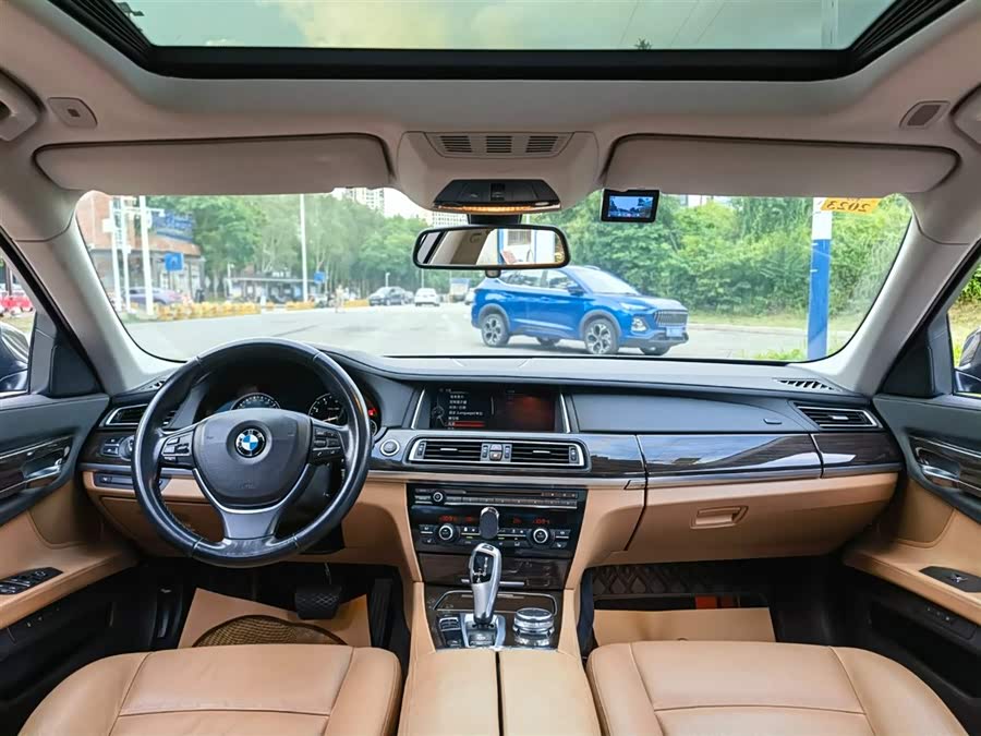 BMW i4 M50 2015 car image #9