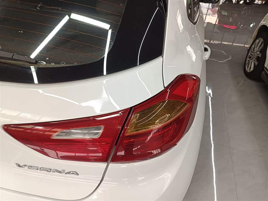 Hyundai Verna RV 2017 car image #9