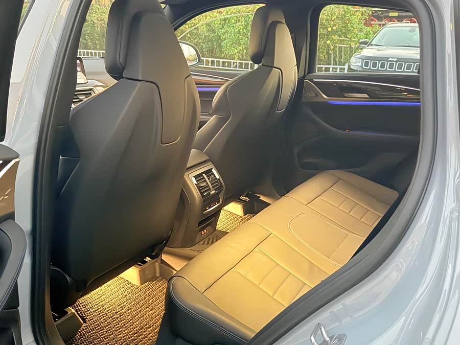 BMW X4 M40i 2024 car image #9